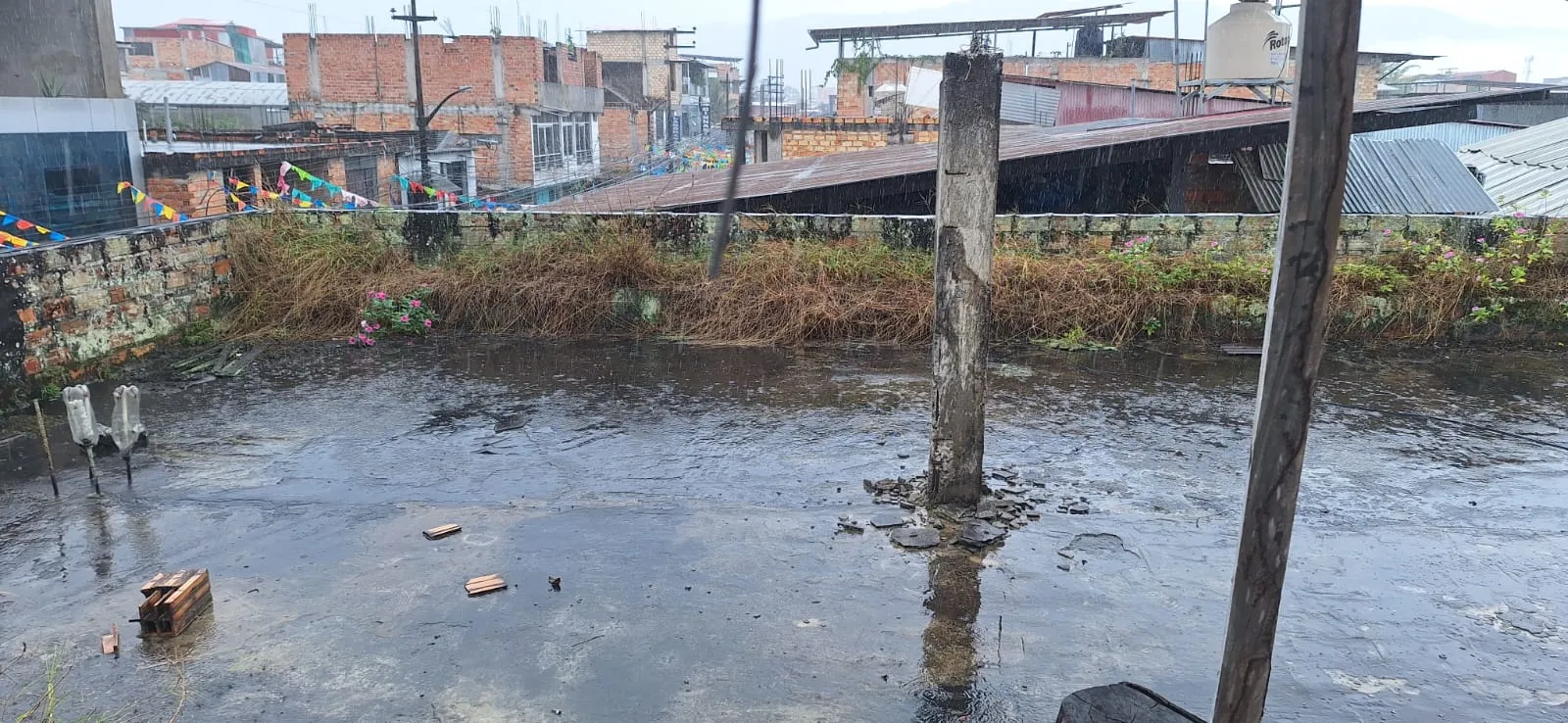 Trato DIRECTO: SE REMATA CASA 2 PISOS: OPORTUNA INVERSIÓN EN MOYOBAMBA,TODOS PAPELES OK - 8