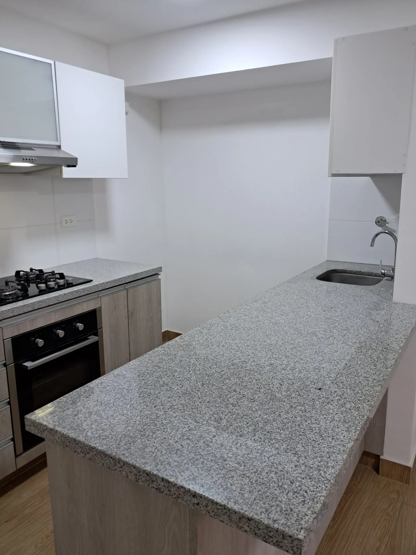Depa de Estreno en Av. Arenales Cdra. 6 | 3 Dorm, 2 Baños, 2 Balcones + Estacionamiento (Piso 8) — foto 5