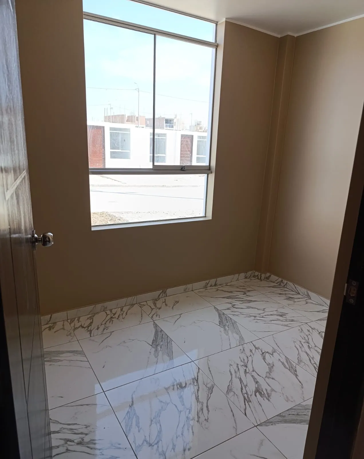 CASA CON PISCINA EN VENTA – LAS ACACIAS, JUNTO A HACIENDA MACACONA! Terminada de construir el 2026, cuenta con 5 HABITACIONES | 2 BAÑOS | 2 SALA DE STAR | 2 PISOS | PISCINA | COCHERA | - 4