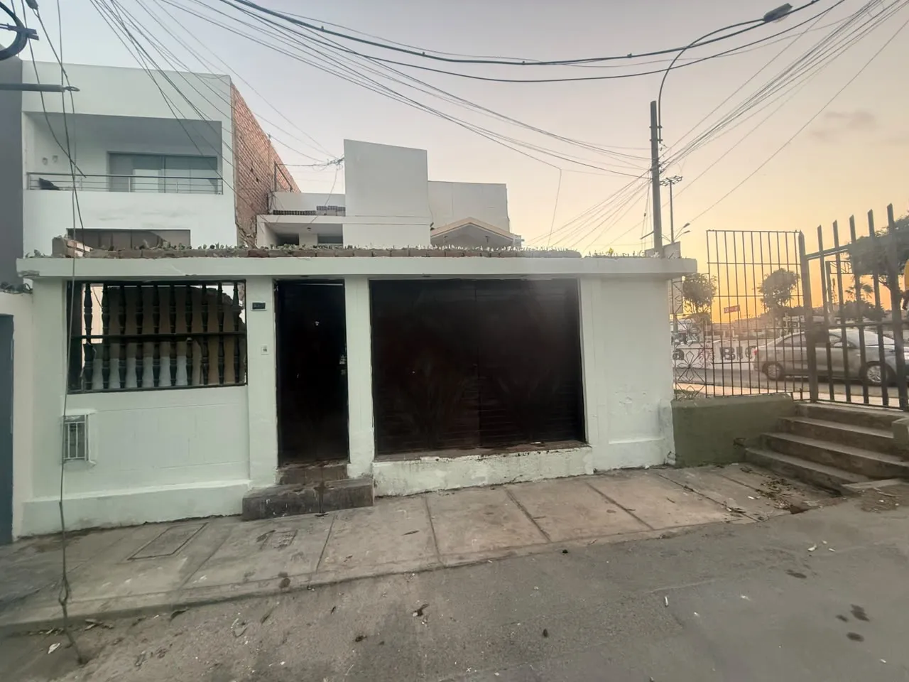 Casa a Precio de Terreno, La Perla - 2