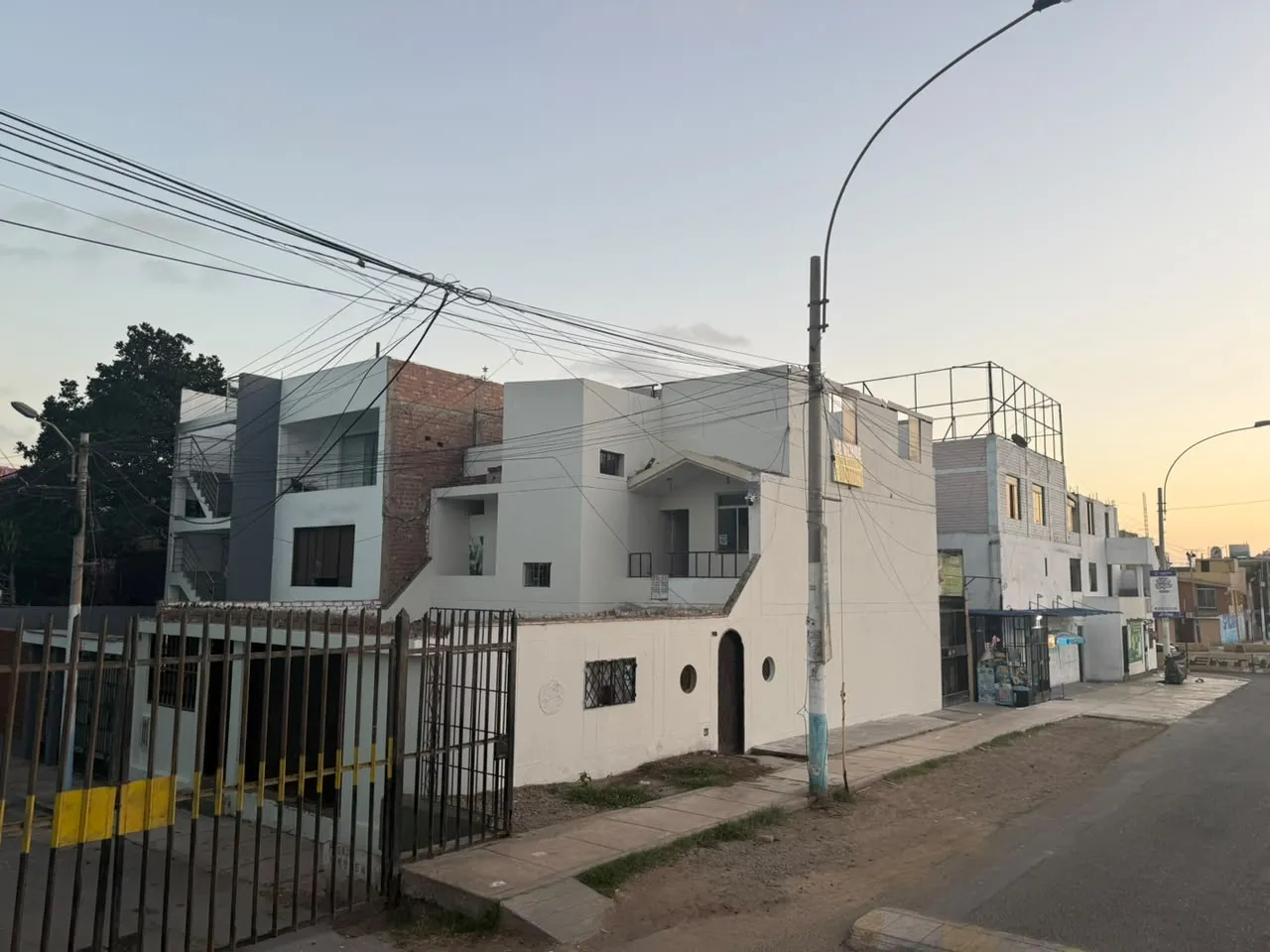Casa a Precio de Terreno, La Perla - 4