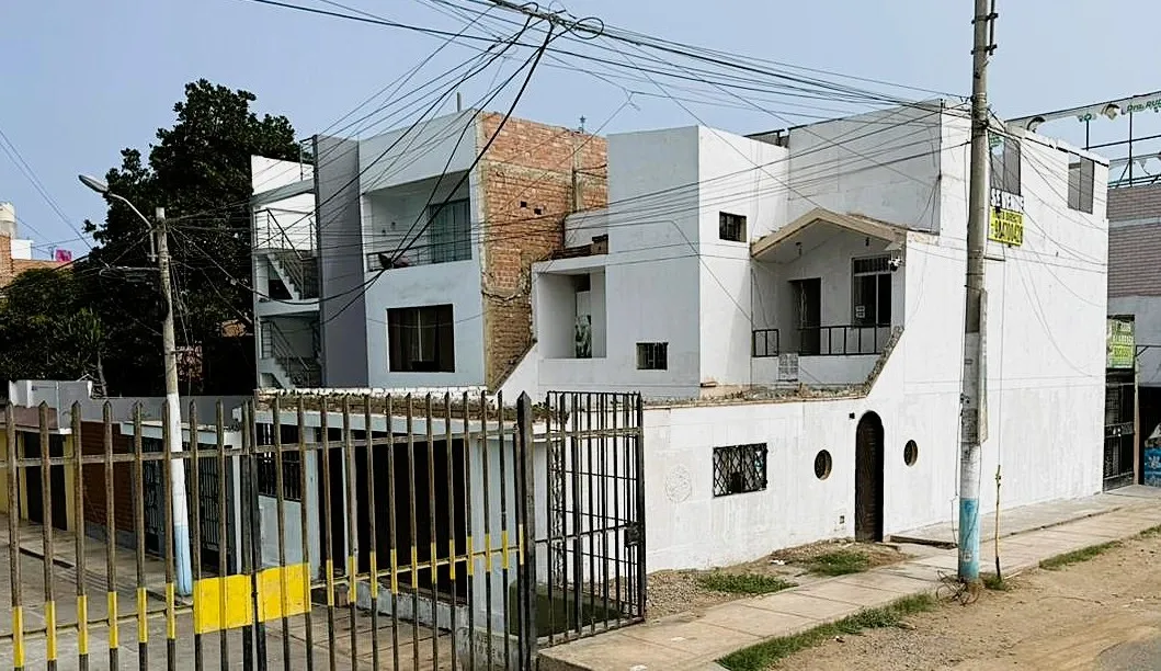 Casa a Precio de Terreno, La Perla - 1