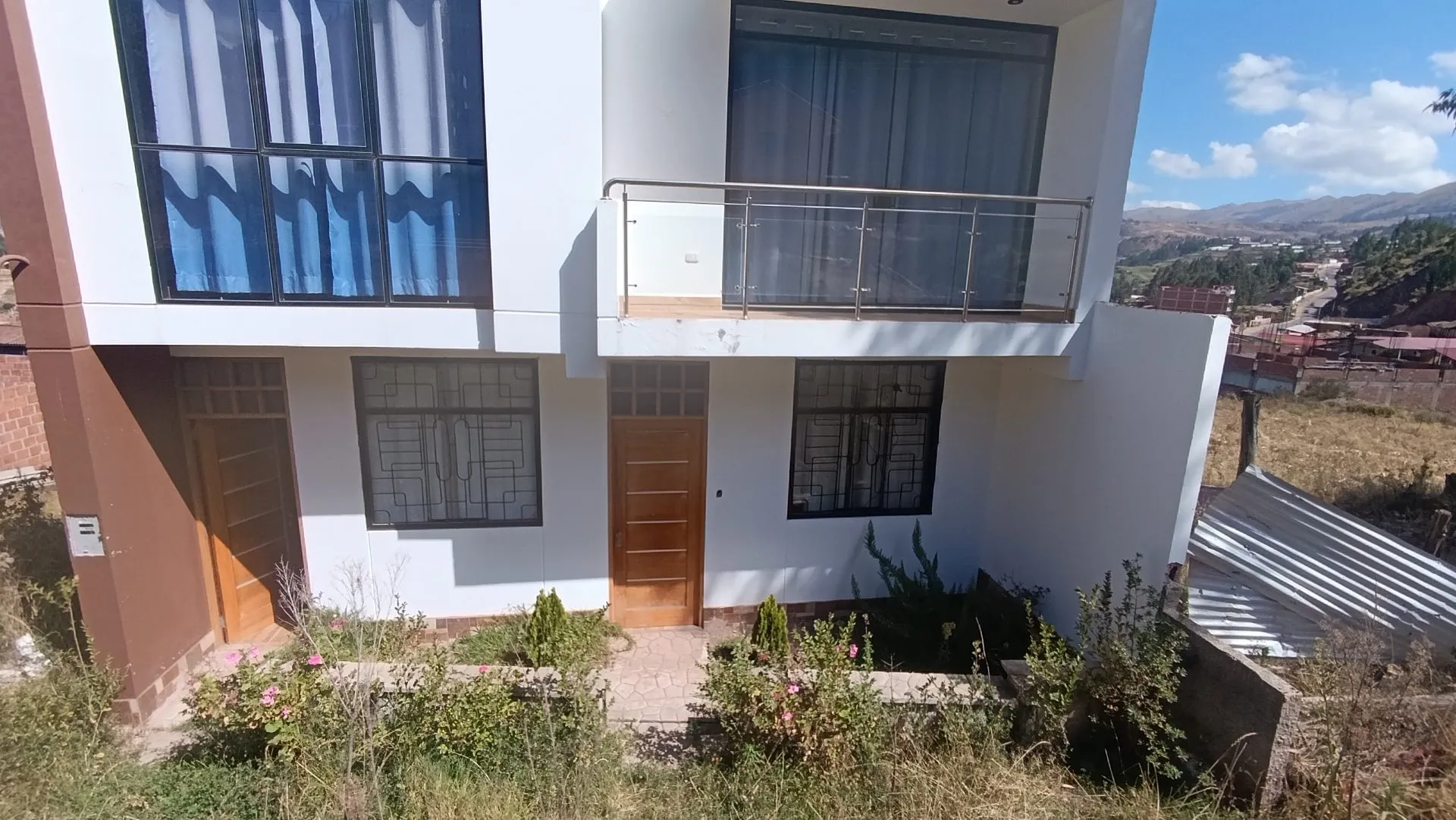 Casa 3 niveles | 280 m² construidos | 176 m² terreno | Ticapata, San Sebastián, Cusco | US$ 185,000 - 2