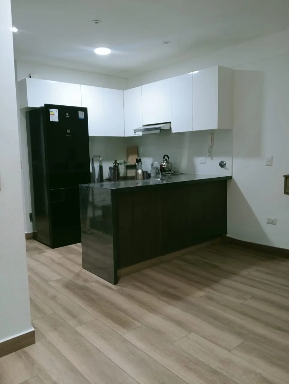SE VENDE HERMOSO TRIPLEX EN MAGDALENA CON UNA VISTA ESPECTACULAR A LA COSTA VERDE - 3