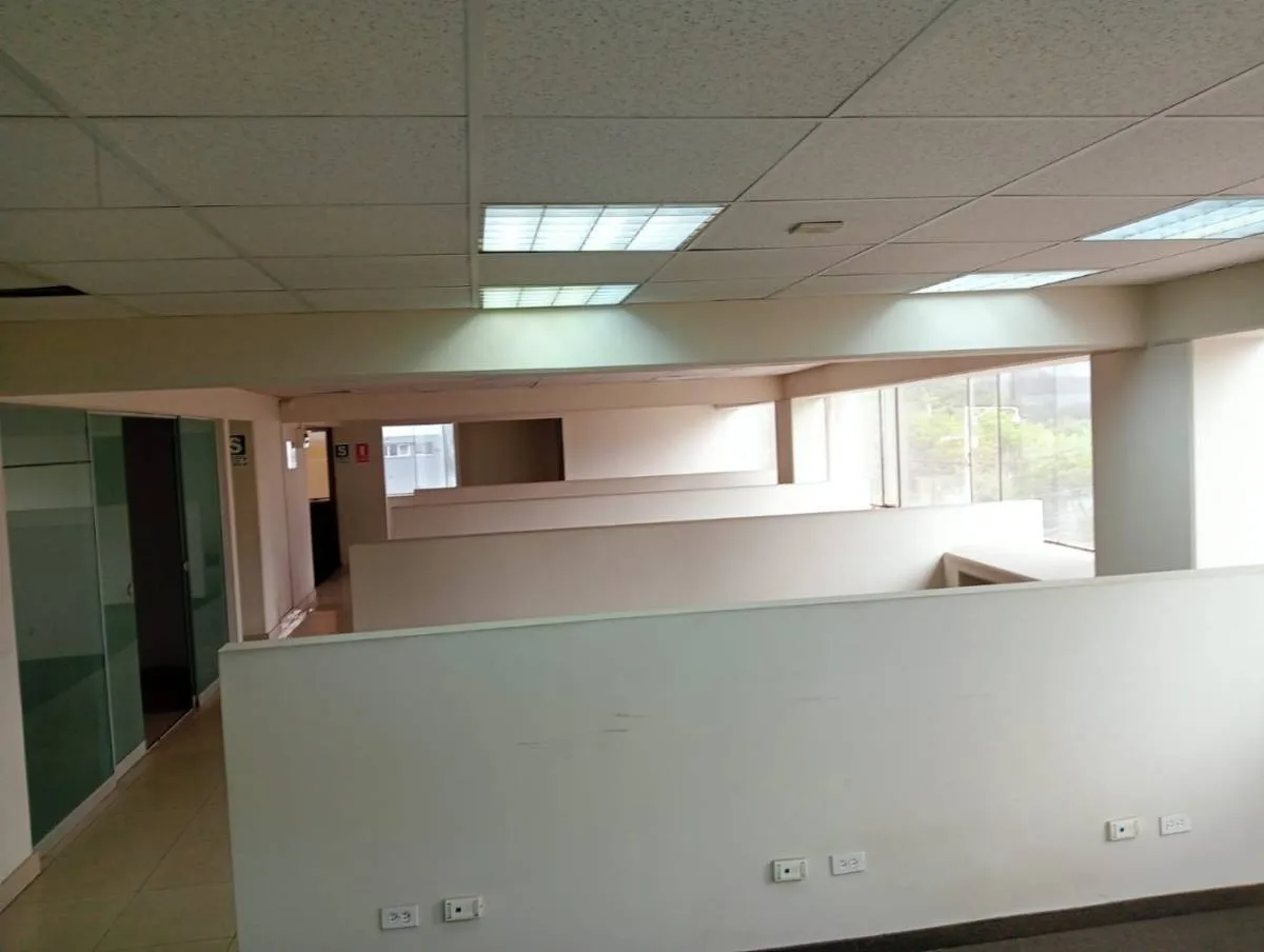 ALQUILER  OFICINA  PREMIUM SAN ISIDRO - TODO UN PISO - CANAVAL Y MOREYRA - 3