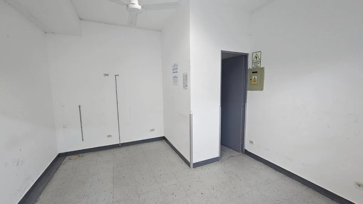 LOCAL EN EMANCIPACION LIMA - GRAN FORMATO AV. EMANCIPACION - 15