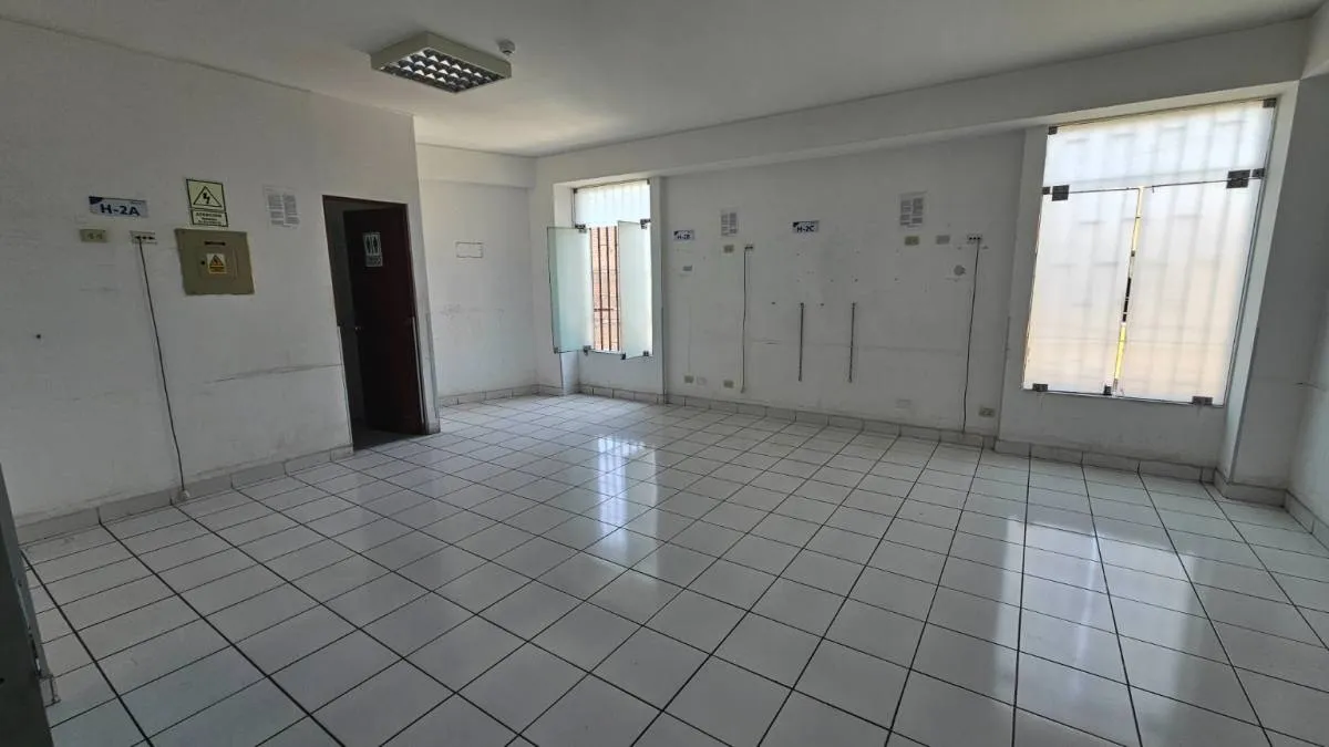 LOCAL EN EMANCIPACION LIMA - GRAN FORMATO AV. EMANCIPACION - 17