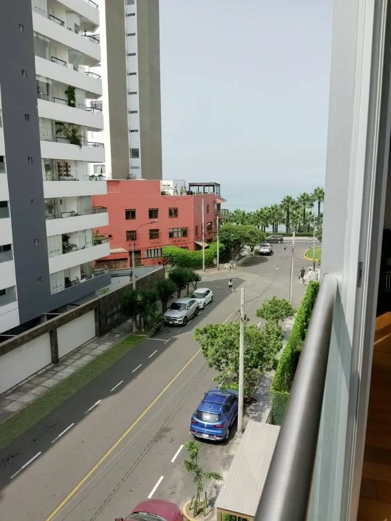HERMOSO DPTO. VISTA AL MAR EN MIRAFLORES - CALLE G MOORE — foto 3