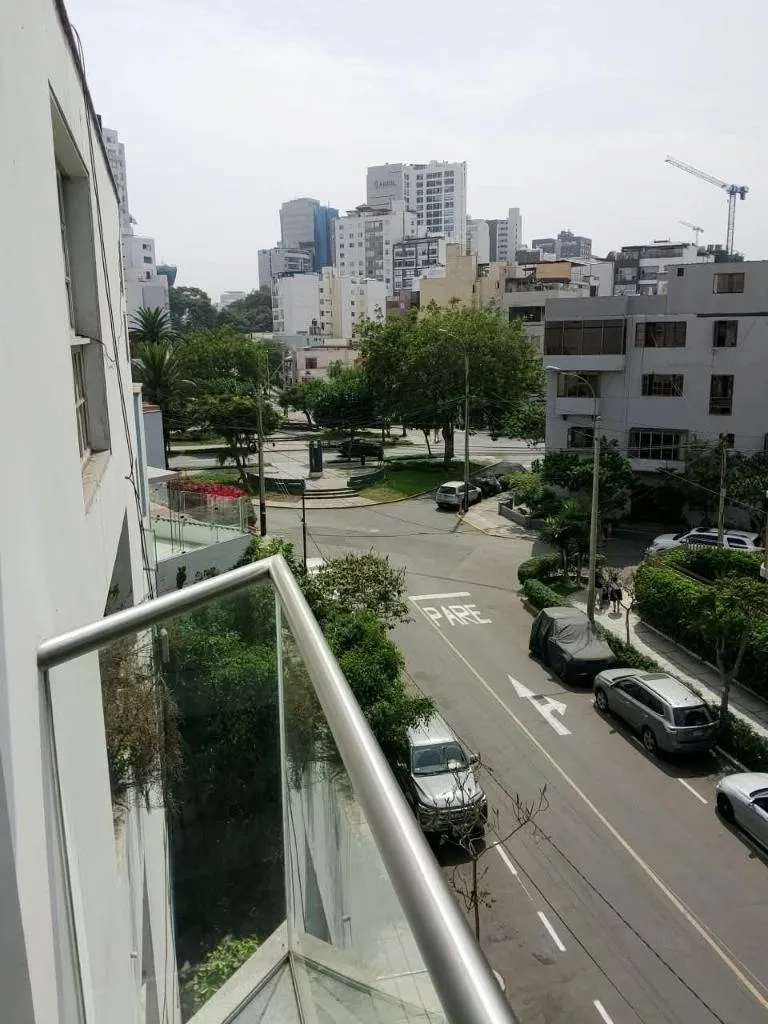 HERMOSO DPTO. VISTA AL MAR EN MIRAFLORES - CALLE G MOORE — foto 2