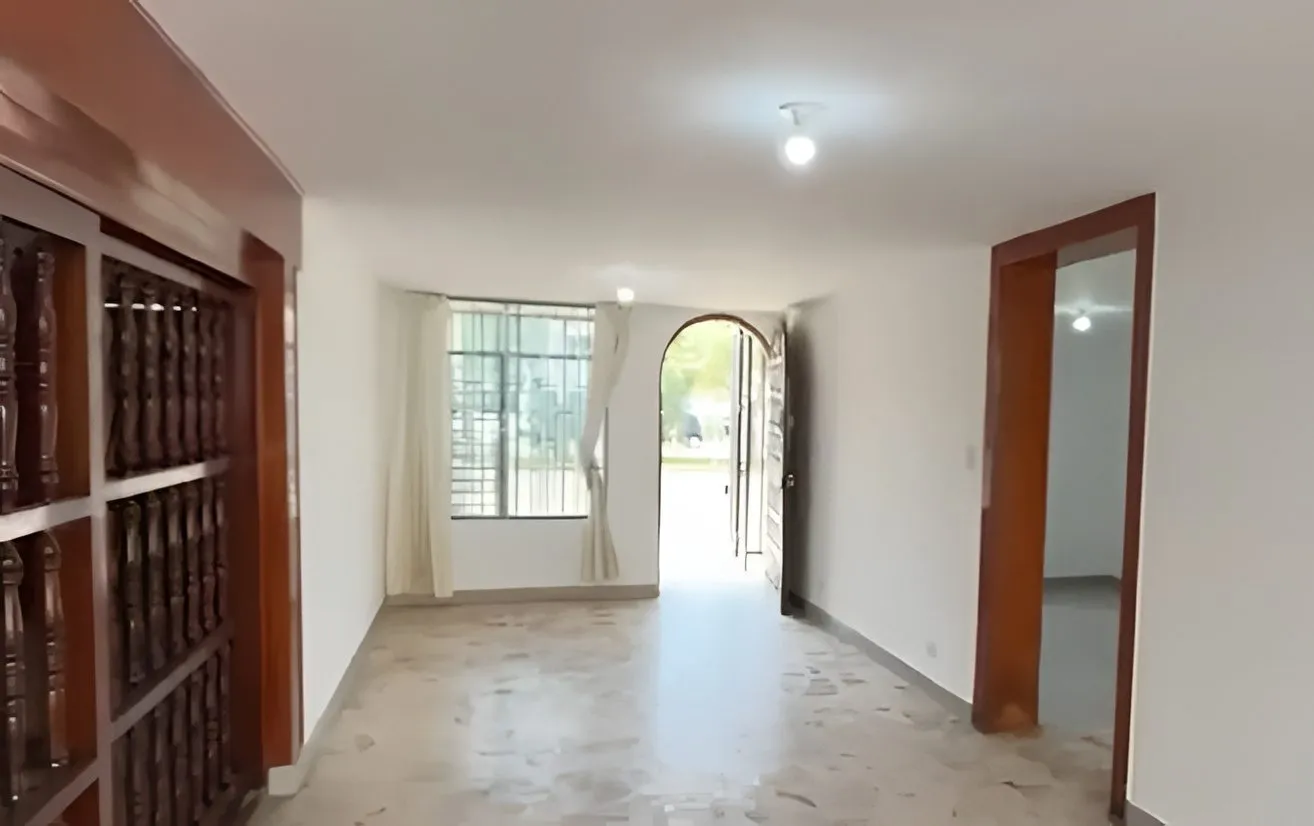 casa de 3 pisos con 5 habitaciones en chiclayo - 3