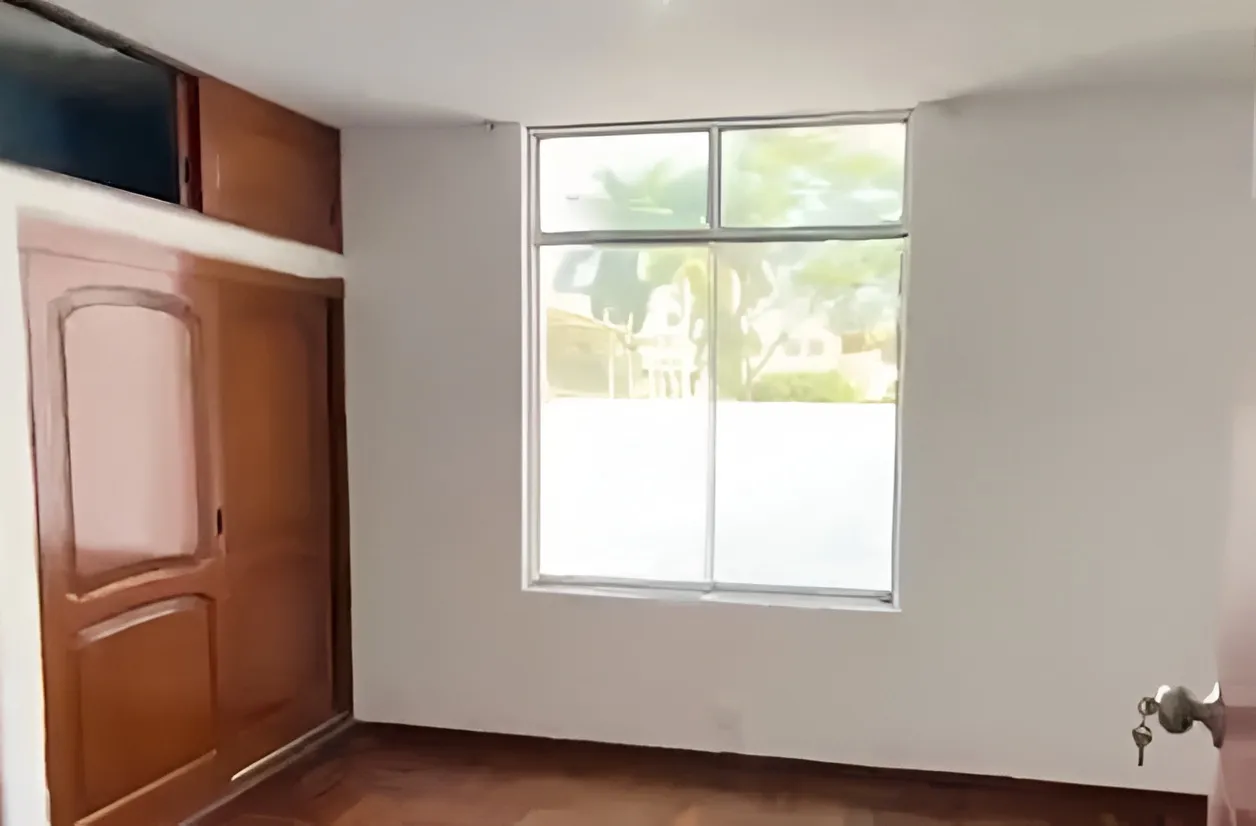 casa de 3 pisos con 5 habitaciones en chiclayo - 1