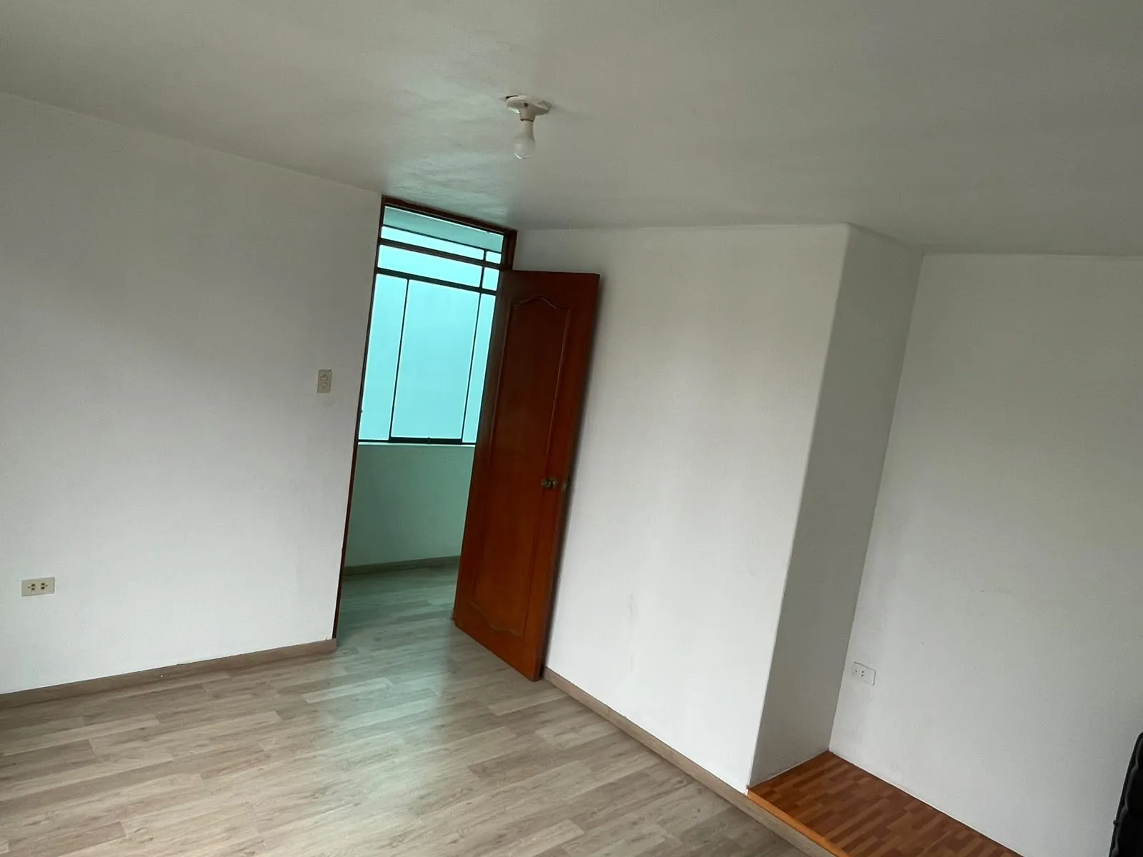 VENTA DE CASA FRENTE A PARQUE EN COMAS 420 MTS2 CONSTRUIDOS CON 10 DORMITORIOS - 6