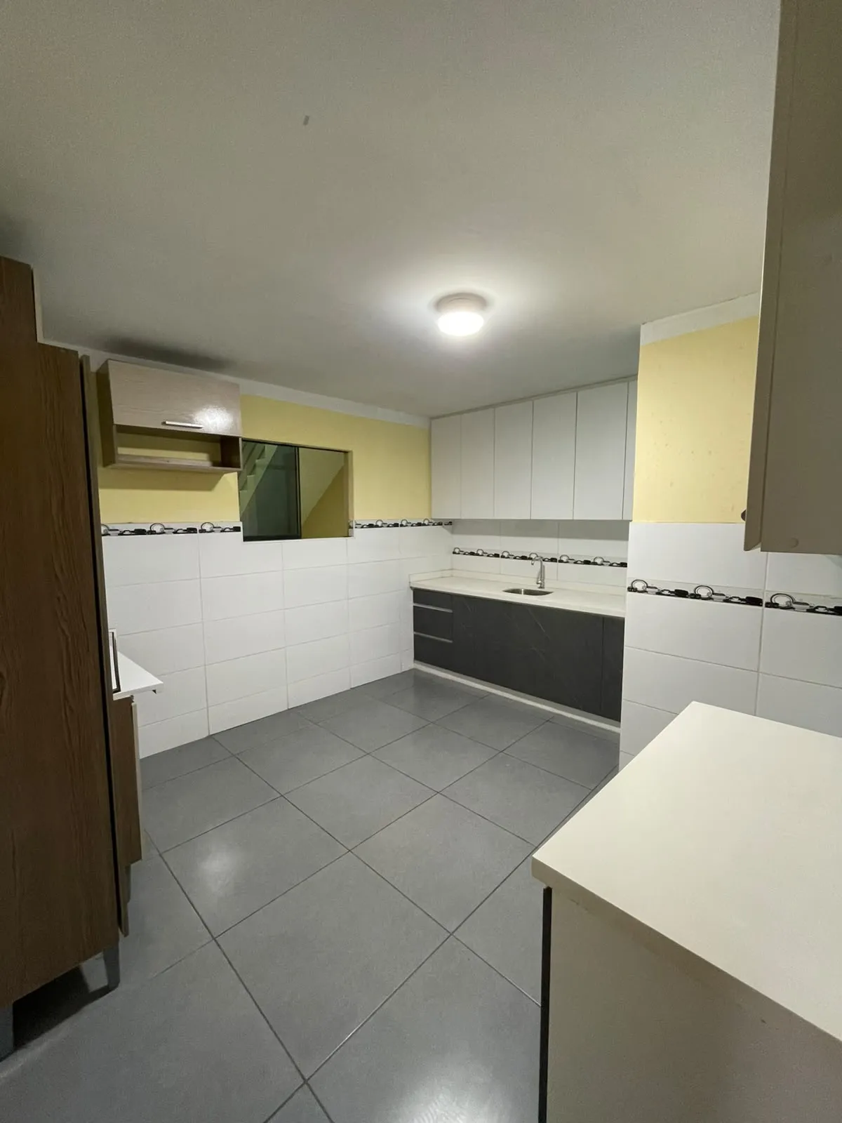 VENTA DE CASA FRENTE A PARQUE EN COMAS 420 MTS2 CONSTRUIDOS CON 10 DORMITORIOS - 3