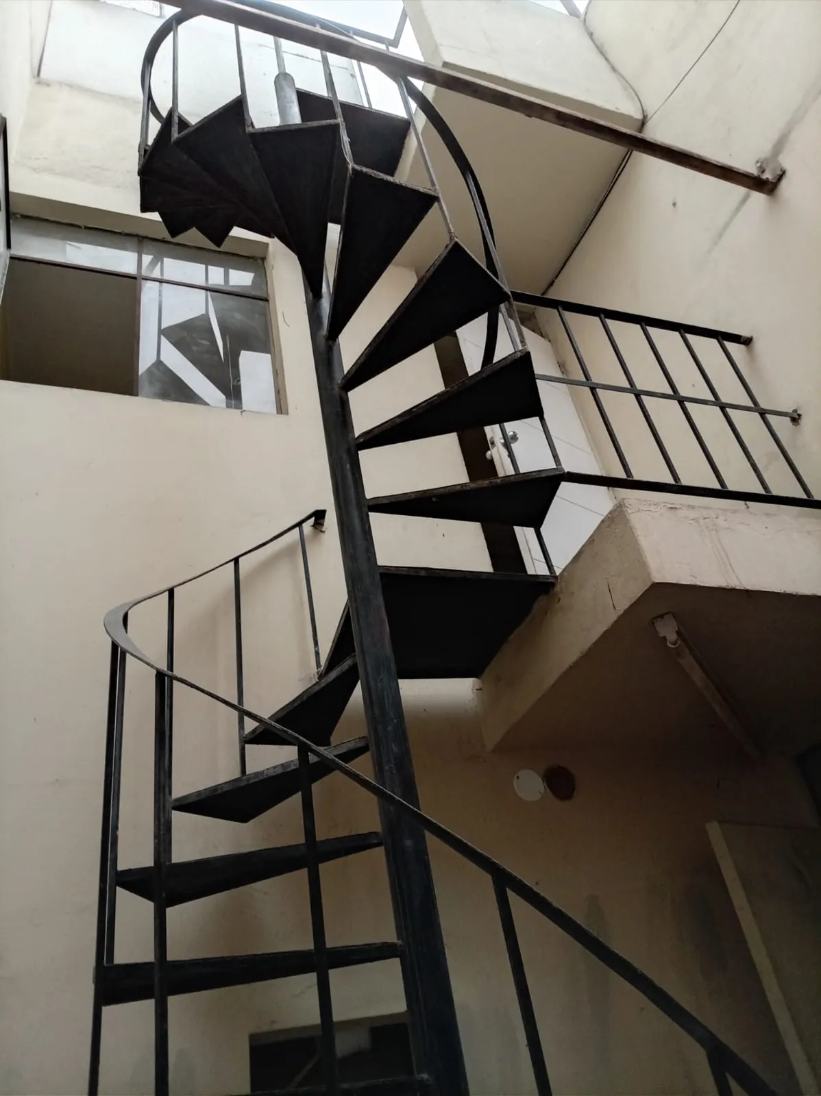 SE ALQUILA LOCAL PARA OFICINA O ALMACÉN — Cercado de Lima - 6