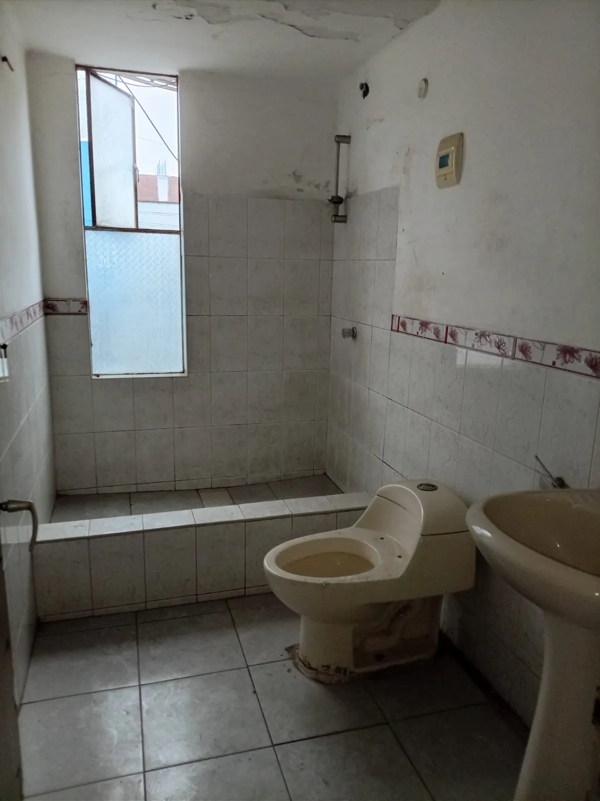 SE ALQUILA LOCAL PARA OFICINA O ALMACÉN — Cercado de Lima - 2