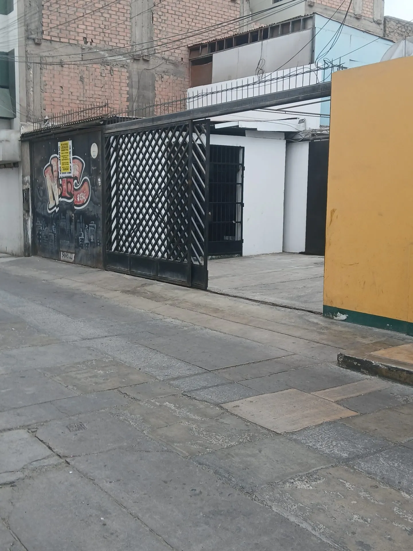Alquilo Local Comercial _ Breña_ Altura Cuadra 11 de Av. Bolivia - 2