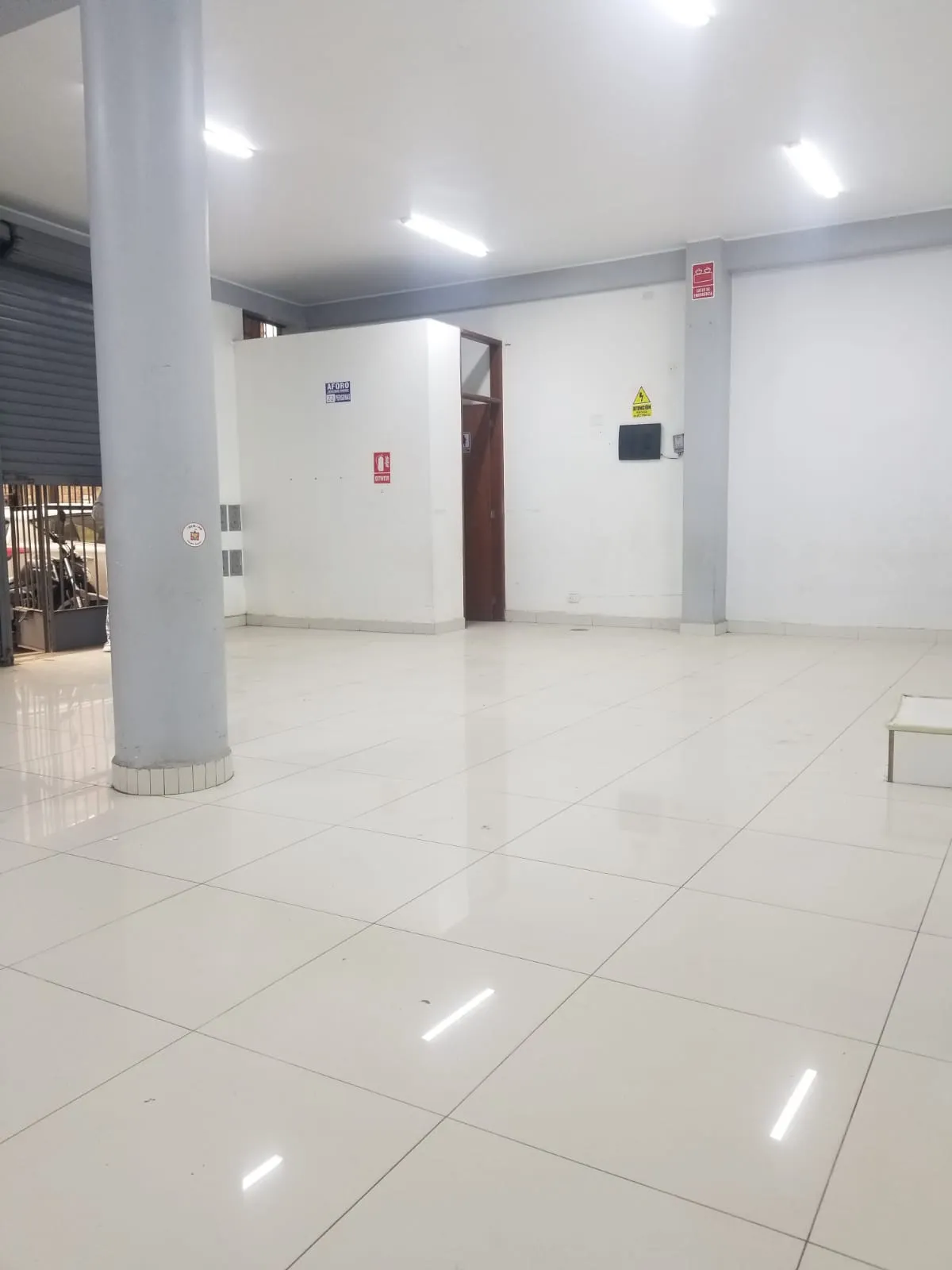 SE ALQUILA LOCAL PARA ALMACEN O TALLER A PUERTA CERRADA EN PASAJE - DISTRITO SANTA ANITA - 5