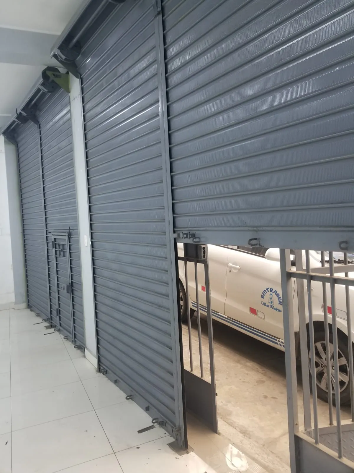 SE ALQUILA LOCAL PARA ALMACEN O TALLER A PUERTA CERRADA EN PASAJE - DISTRITO SANTA ANITA - 12