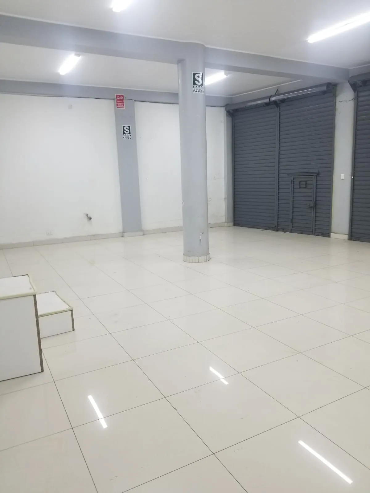 SE ALQUILA LOCAL PARA ALMACEN O TALLER A PUERTA CERRADA EN PASAJE - DISTRITO SANTA ANITA - 3
