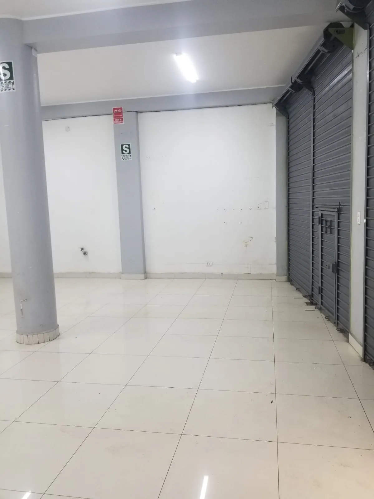 SE ALQUILA LOCAL PARA ALMACEN O TALLER A PUERTA CERRADA EN PASAJE - DISTRITO SANTA ANITA - 1