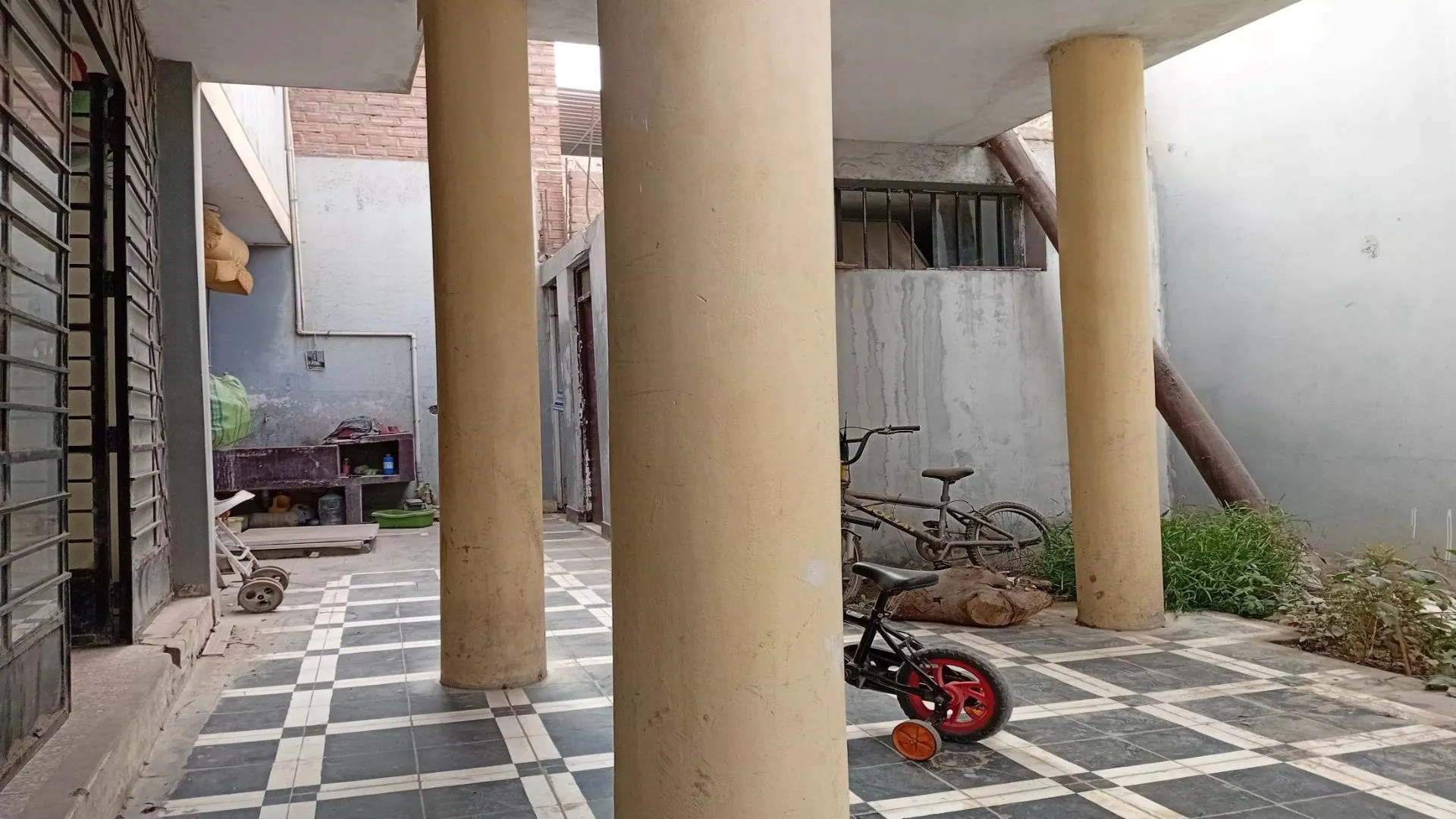 Se Vende casa de 2 pisos con cochera y azotea Urb. San Juan – Chiclayo - 6