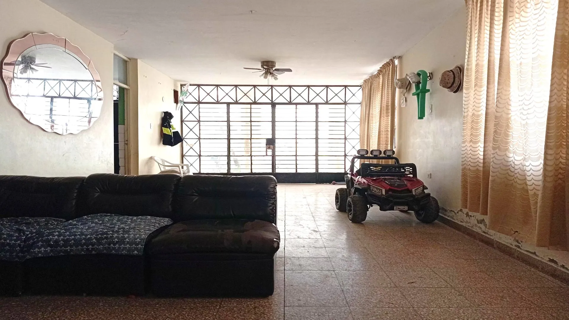 Se Vende casa de 2 pisos con cochera y azotea Urb. San Juan – Chiclayo - 2