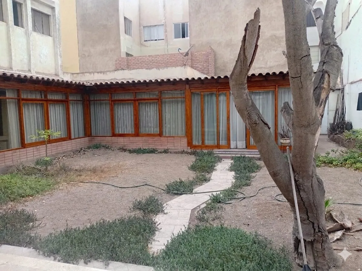 SE VENDE CASA COMO TERRENO EN SAN ISIDRO - 8