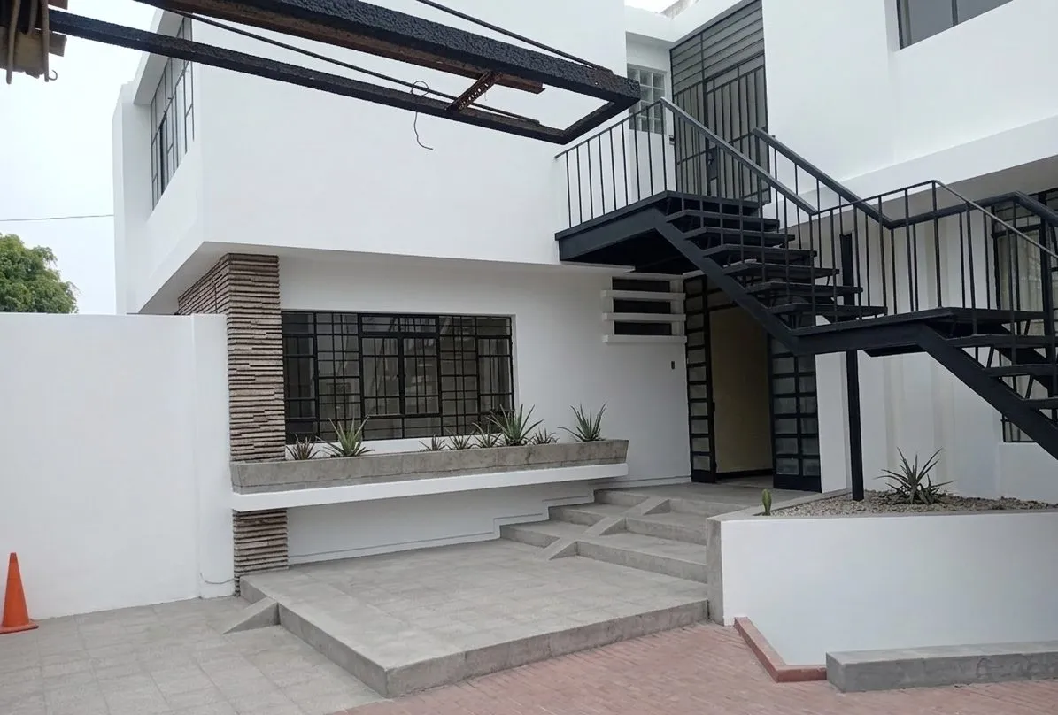 SE VENDE CASA COMO TERRENO EN SAN ISIDRO - 2