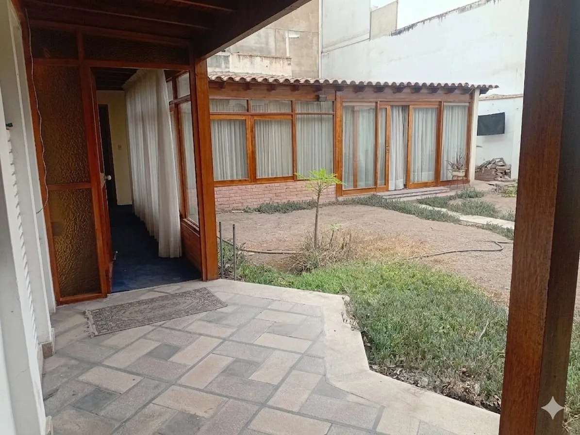 SE VENDE CASA COMO TERRENO EN SAN ISIDRO - 9