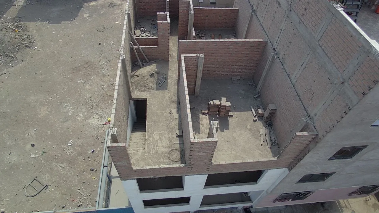 Alquiler de Predio Comercial de 4 Pisos - 2