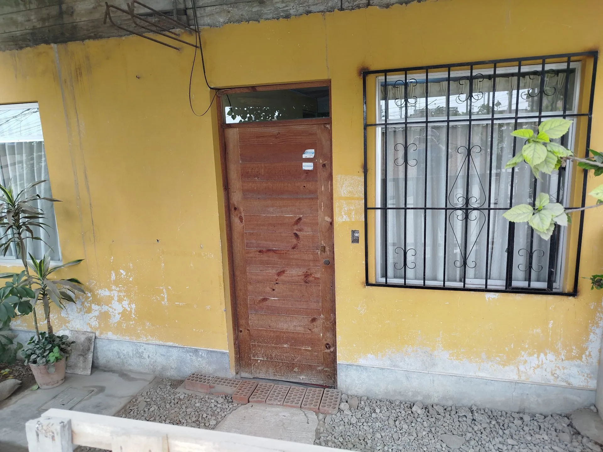 Se vende casa con terreno de 124 m² - 2