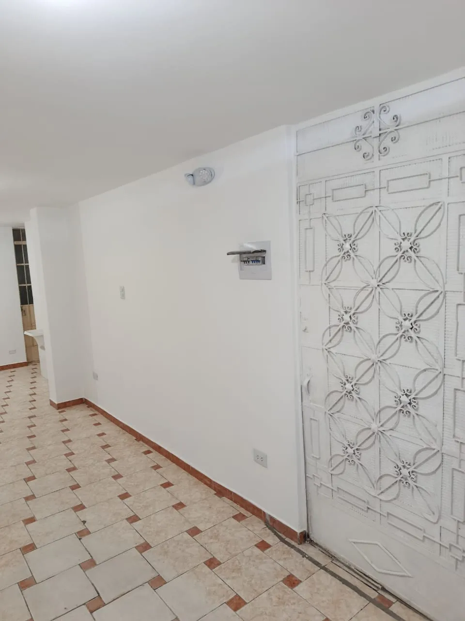 local comercial primer piso con puerta enrrollable a la calle — foto 8