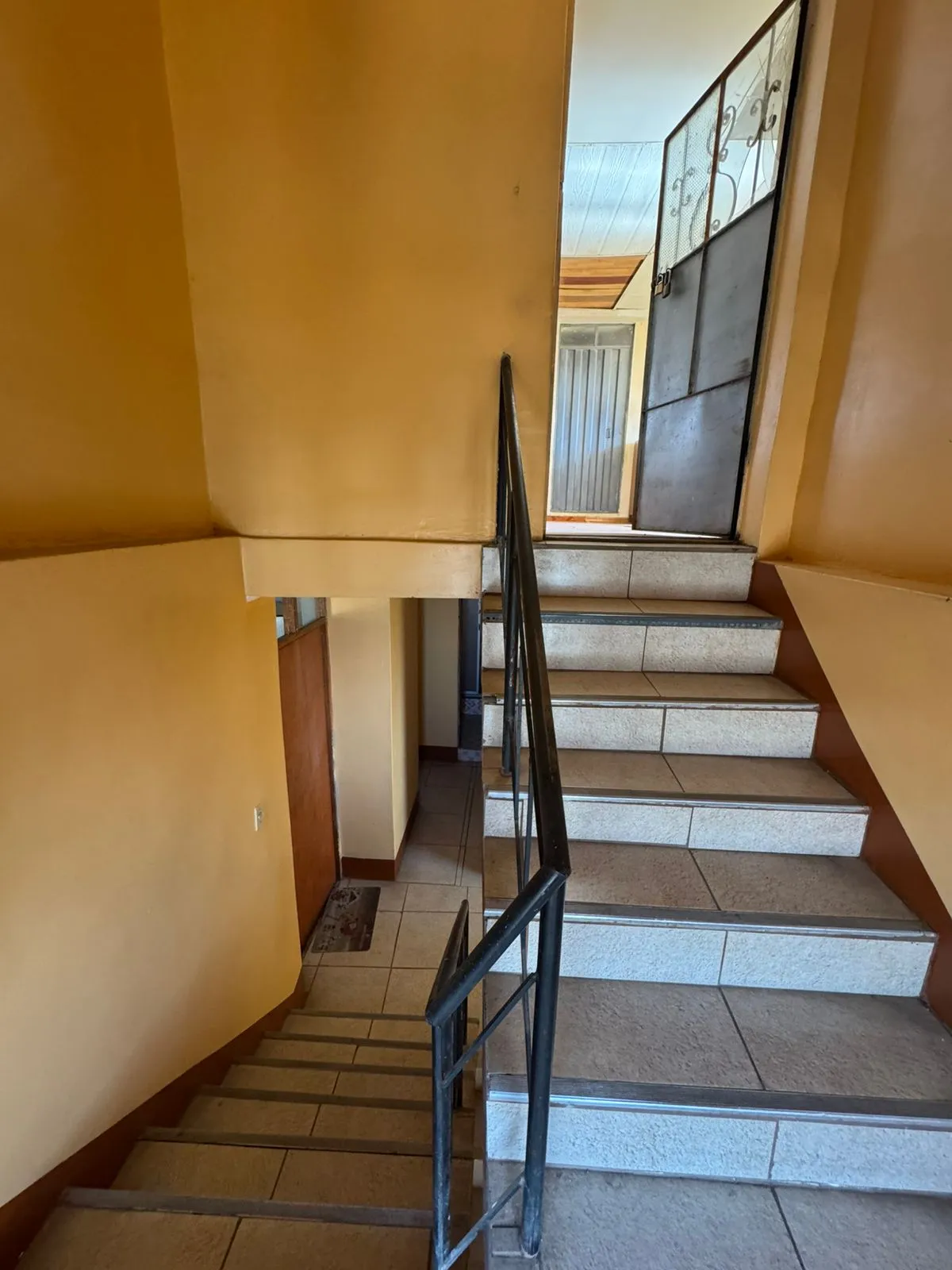 Se vende Casa de 3 Pisos – Urb. Pio Pata – Cerca al Malecón - 7