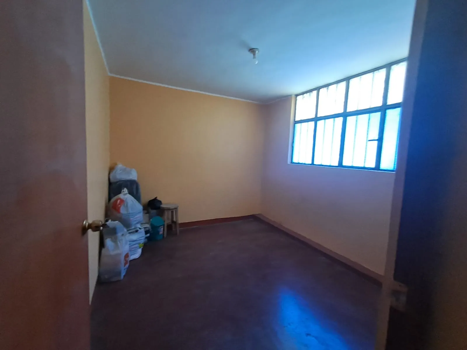 Se vende Casa de 3 Pisos – Urb. Pio Pata – Cerca al Malecón - 6