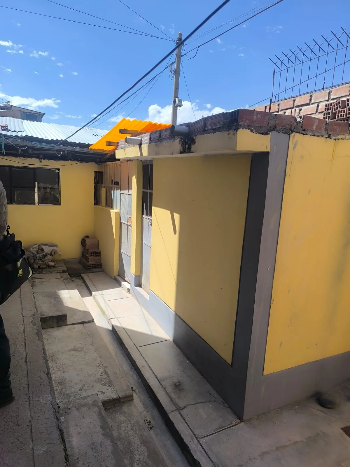 Se vende Casa de 3 Pisos – Urb. Pio Pata – Cerca al Malecón - 8