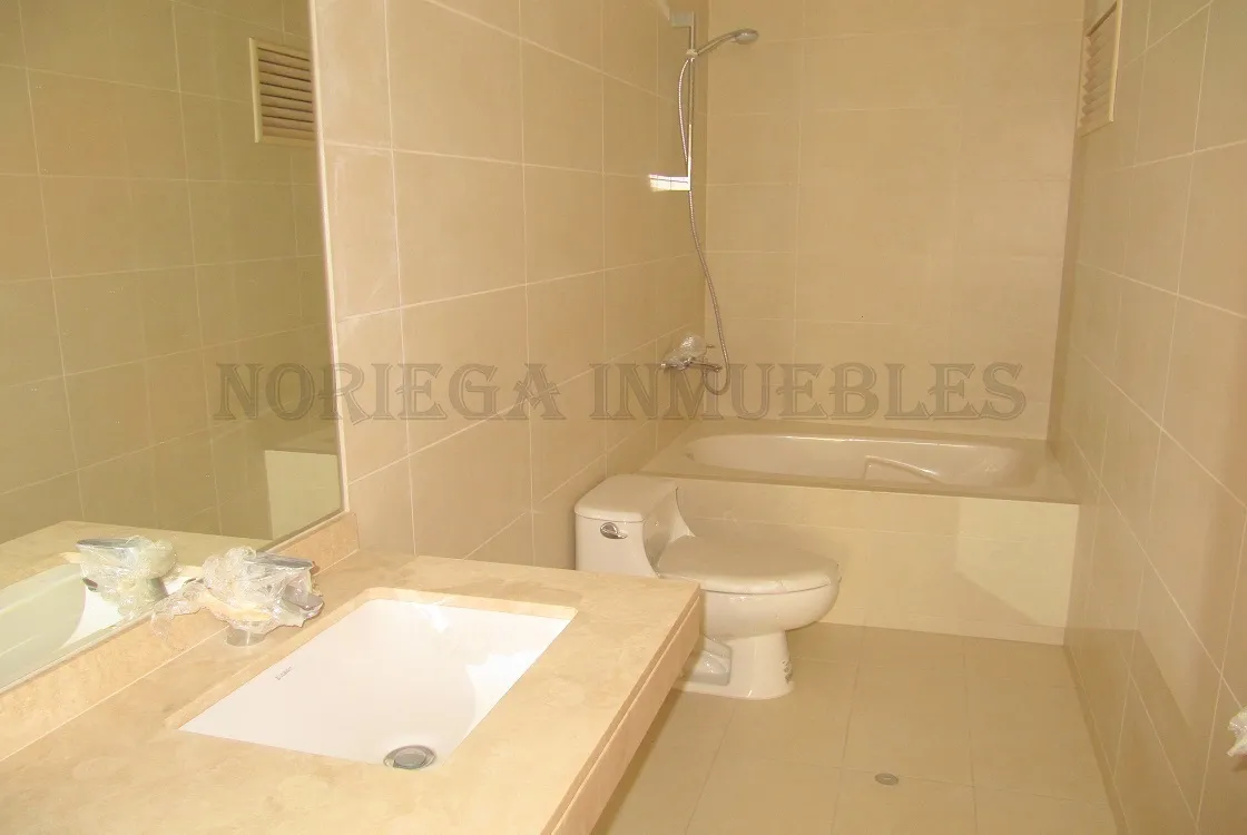 Duplex Casuarinas AO:423 m2, + 3 Cocheras + Depósito US$ 525,000.- - 10