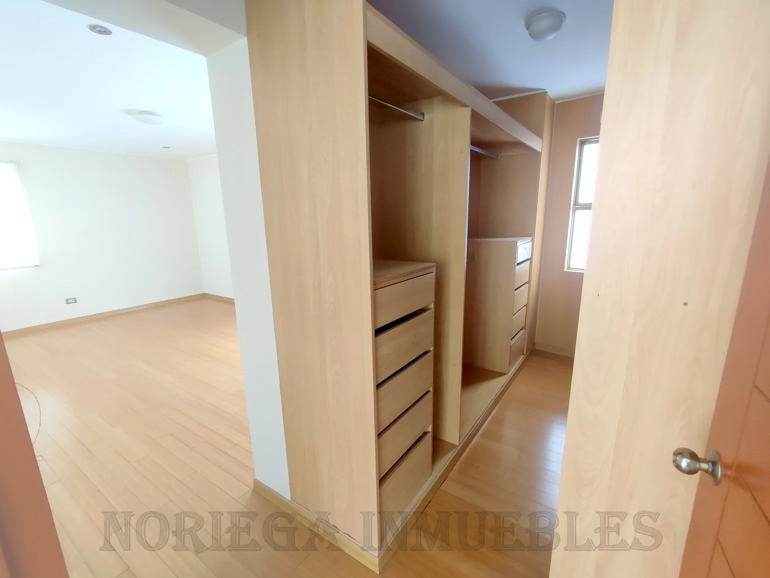 Duplex Casuarinas AO:423 m2, + 3 Cocheras + Depósito US$ 525,000.- - 16