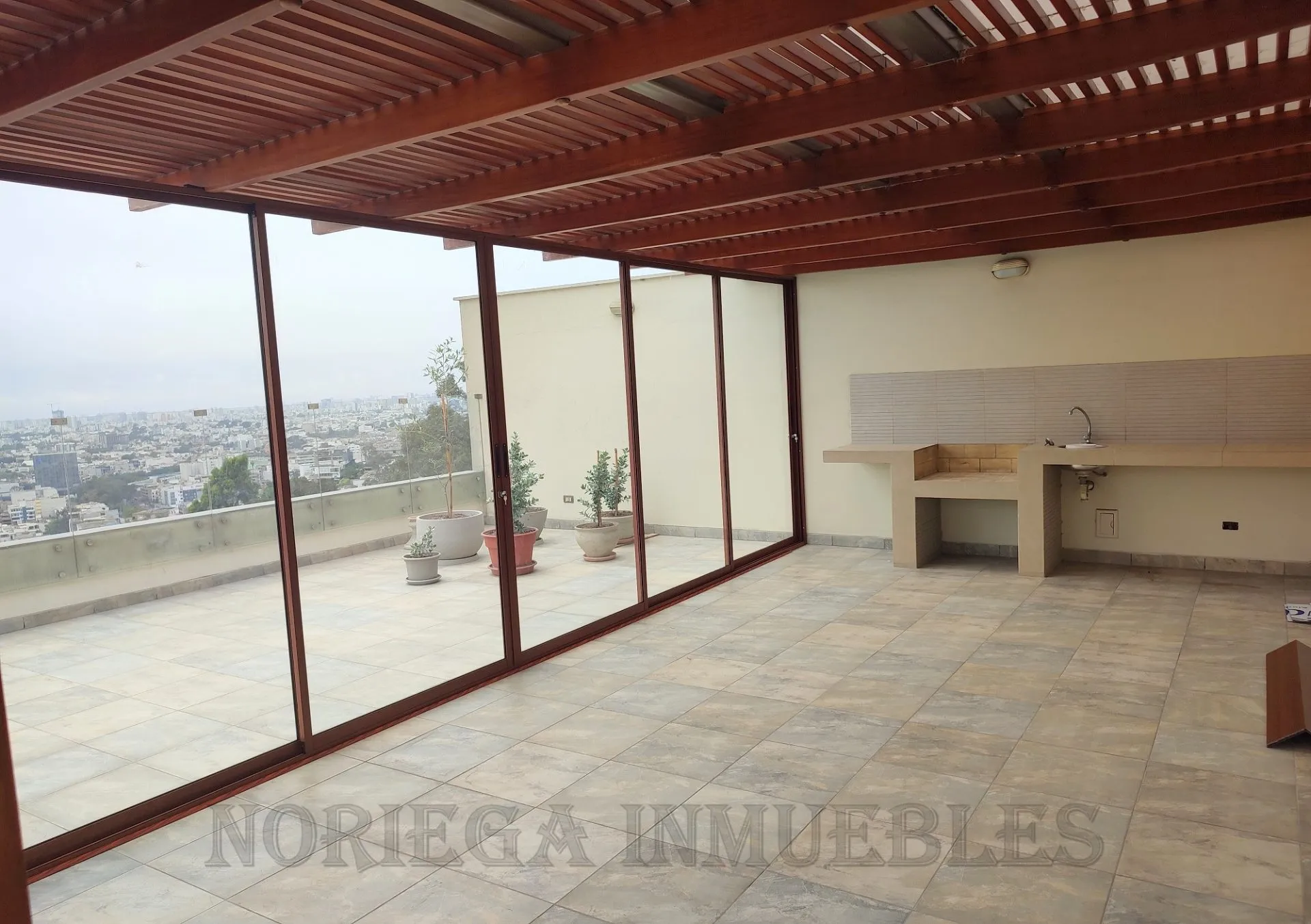 Duplex Casuarinas AO:423 m2, + 3 Cocheras + Depósito US$ 525,000.- - 19