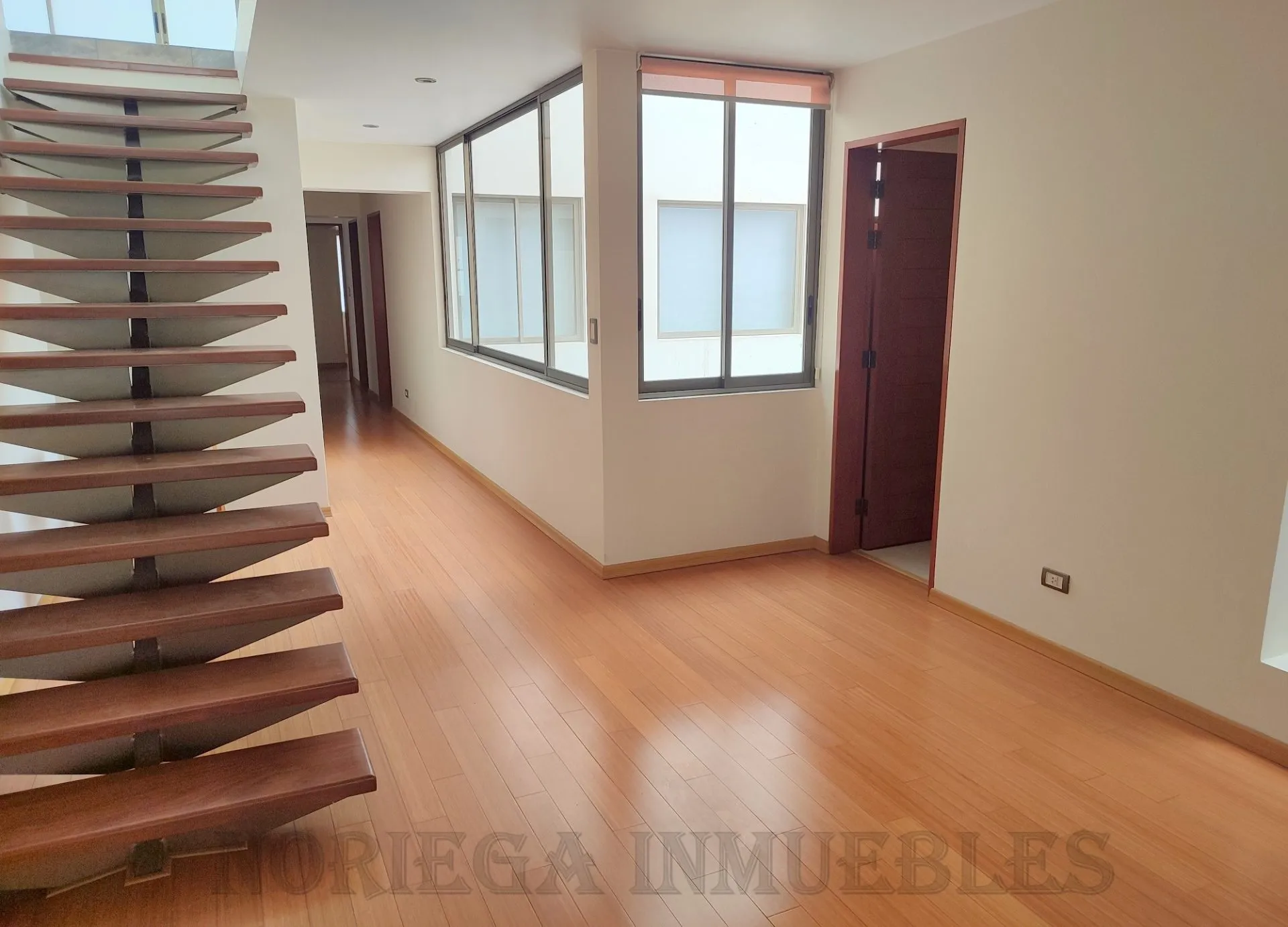 Duplex Casuarinas AO:423 m2, + 3 Cocheras + Depósito US$ 525,000.- - 11