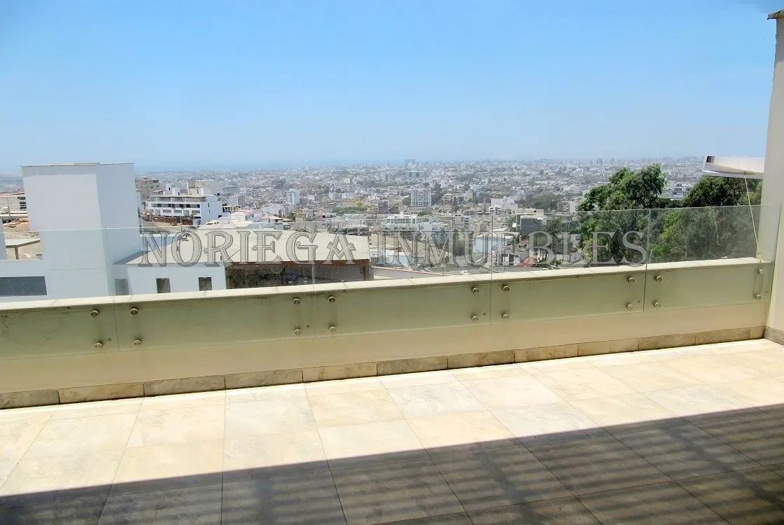 Duplex Casuarinas AO:423 m2, + 3 Cocheras + Depósito US$ 525,000.- - 3