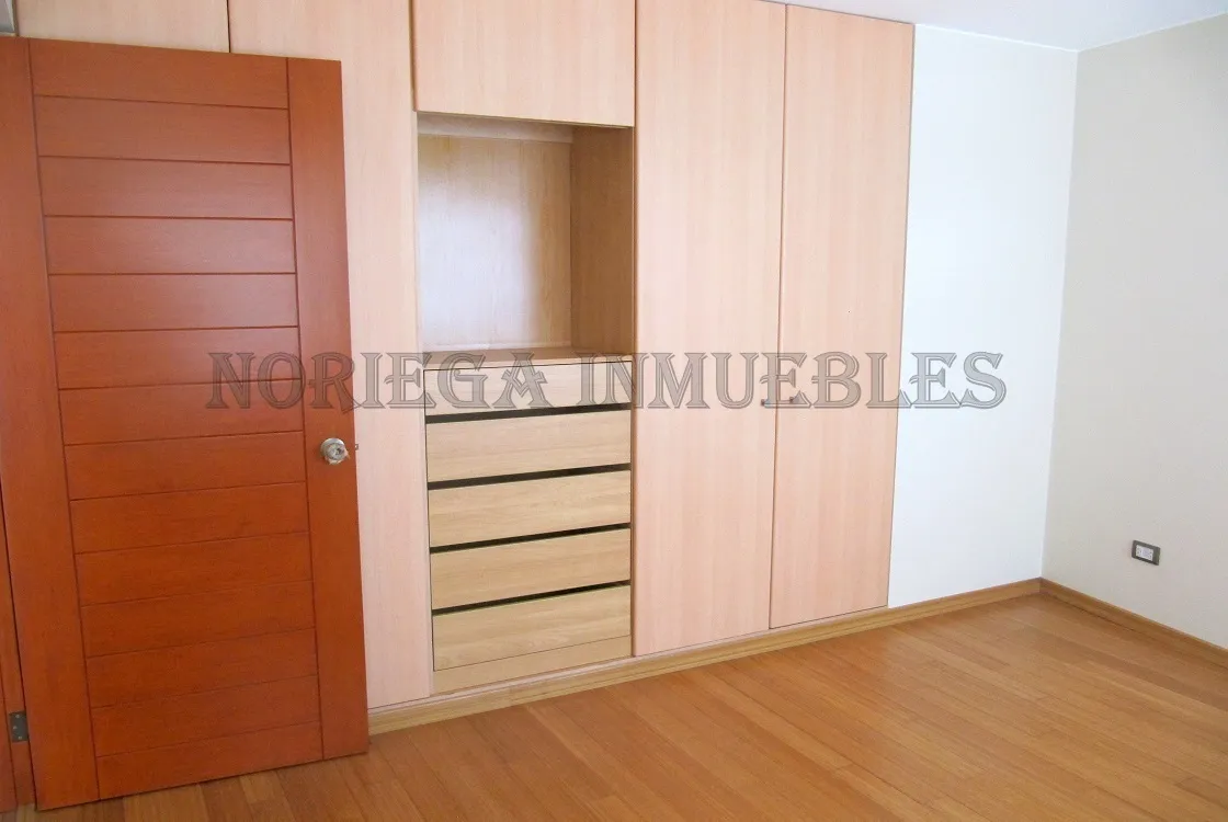 Duplex Casuarinas AO:423 m2, + 3 Cocheras + Depósito US$ 525,000.- - 6
