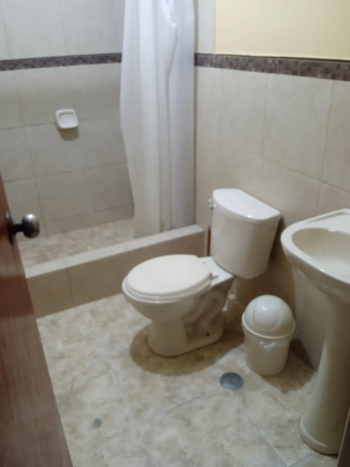 Alquilo Habitacion y Minidepa amoblado/Cochera - 2