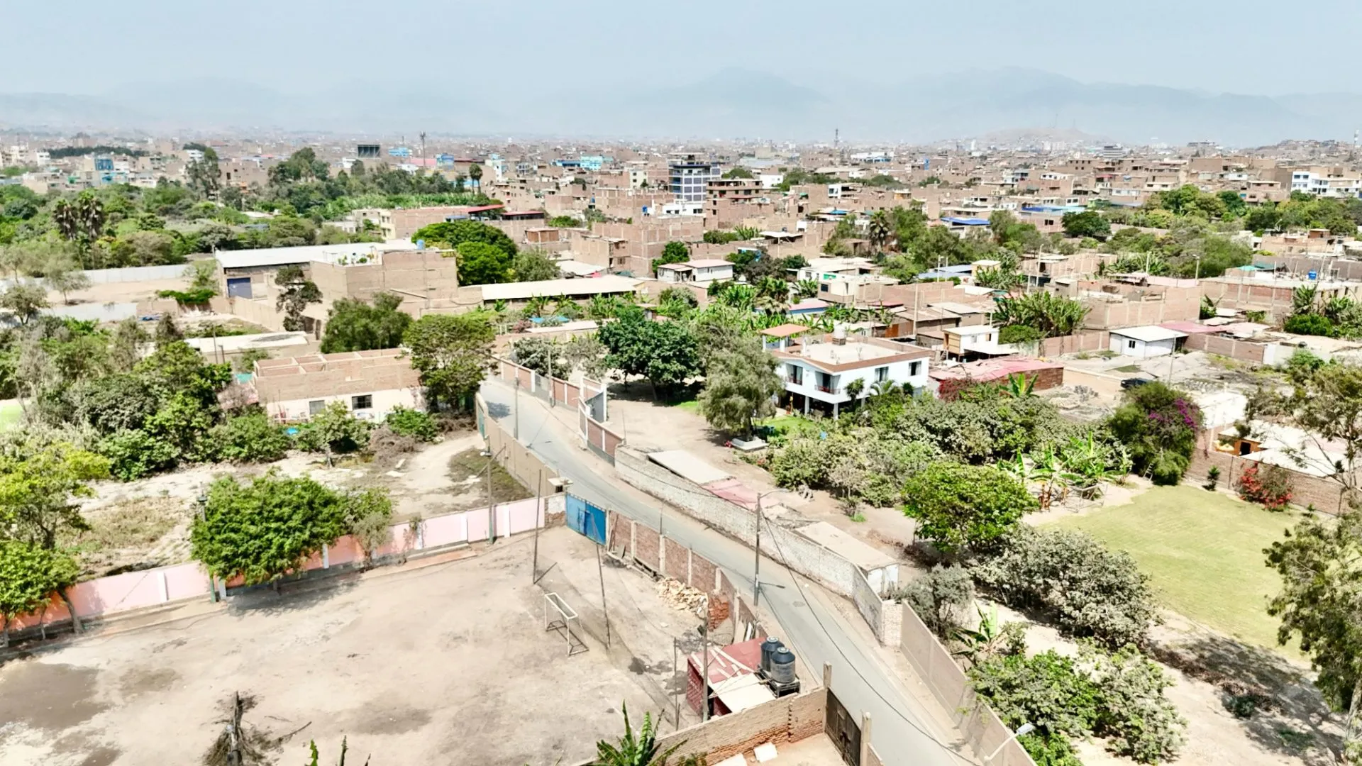 Terreno cercado de 2,589 m² en venta en Puente Piedra - 7