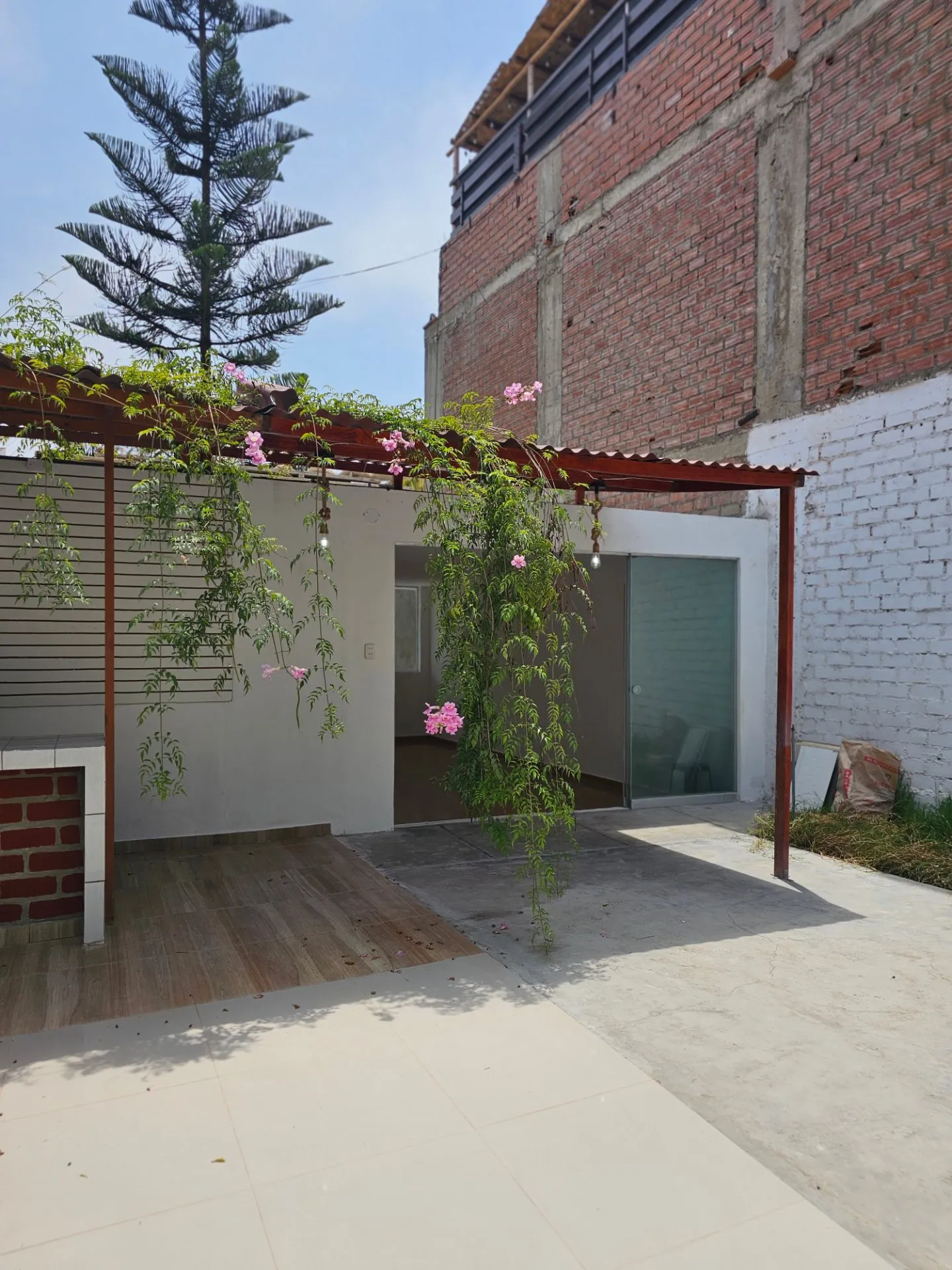 TERRENO CON CASA HABITABLE - 4