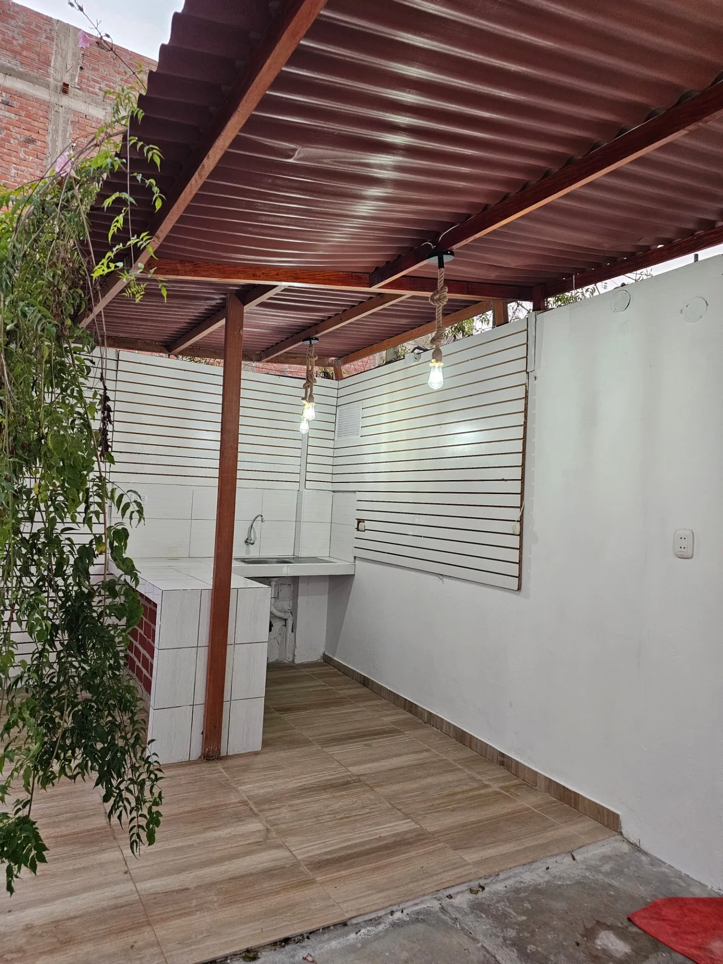 TERRENO CON CASA HABITABLE - 5