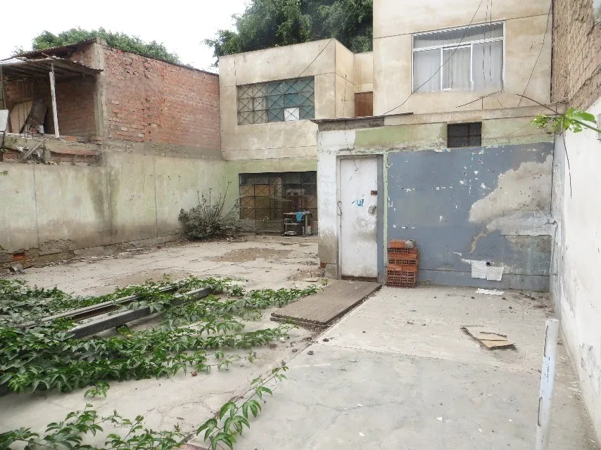 Venta Casa Como Terreno o Para Remodelar en Chorrillos, Cerca Av Huaylas y Plaza Vea - 12