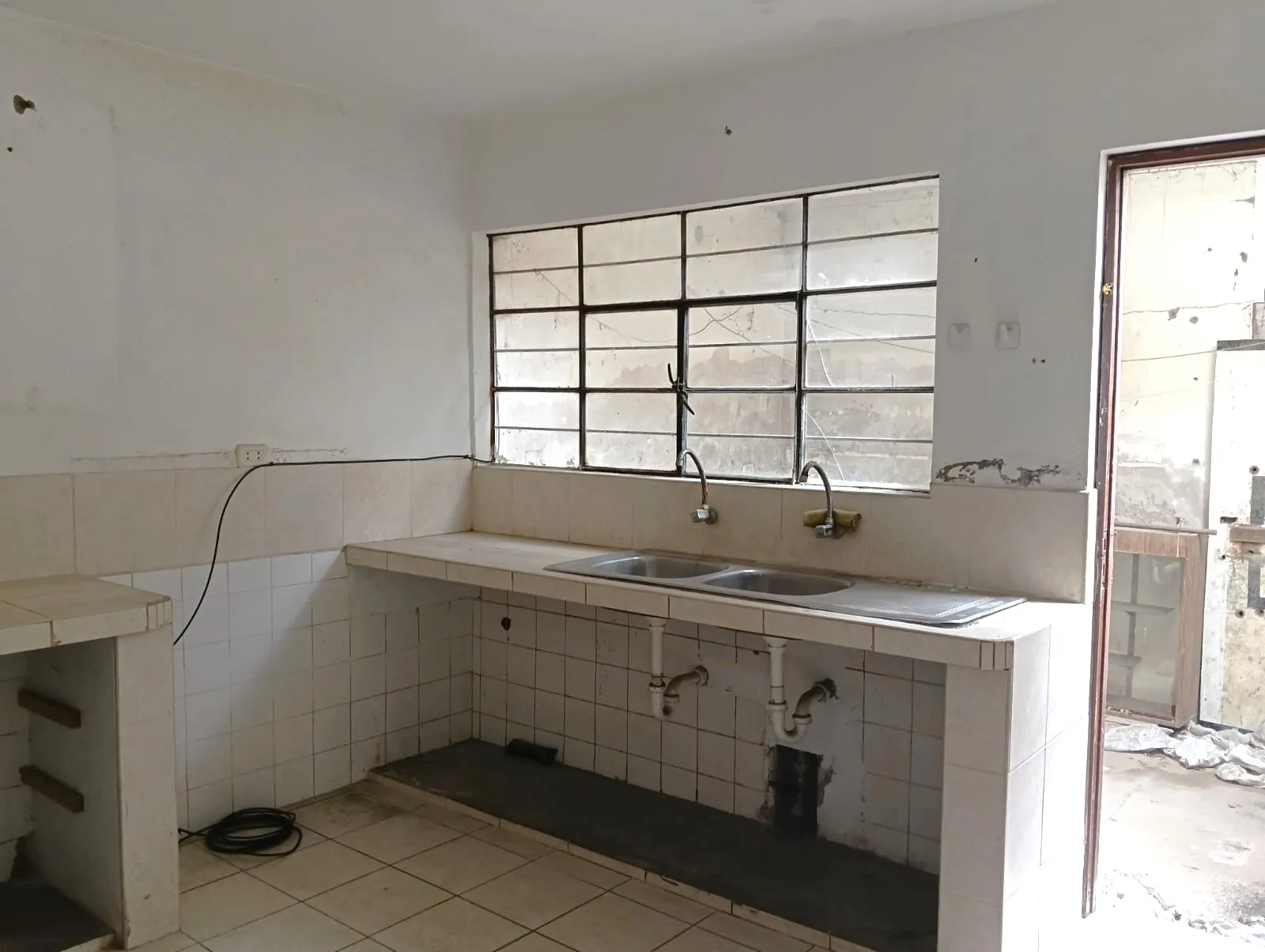 Venta Casa Como Terreno o Para Remodelar en Chorrillos, Cerca Av Huaylas y Plaza Vea - 8