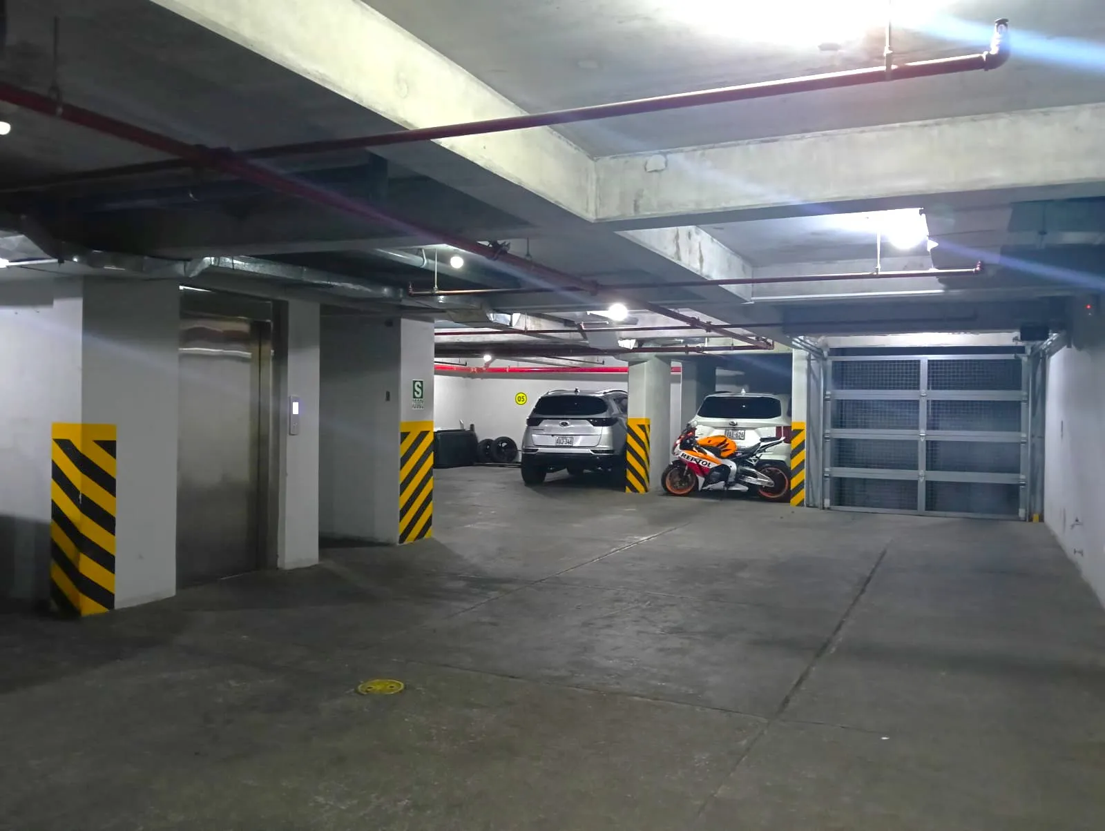 Alquilo Cochera Techada en Surquillo Límite con Miraflores, Cerca de La Vía Expresa - 6