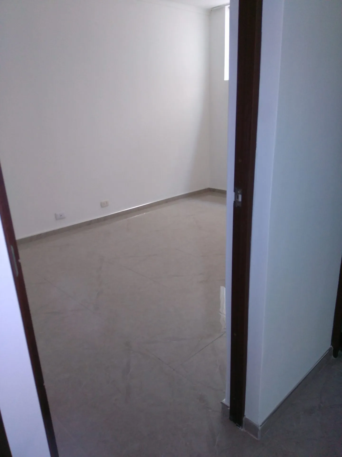 LINCE ALQUILO BONITO DEPARTAMENTO DE 90M2, EN PRIMER PISO - 2,250 SOLES (zona parque Castilla, límite con San Isidro)  (Sra. Juana:913-438-678-Whatsapp) — foto 5