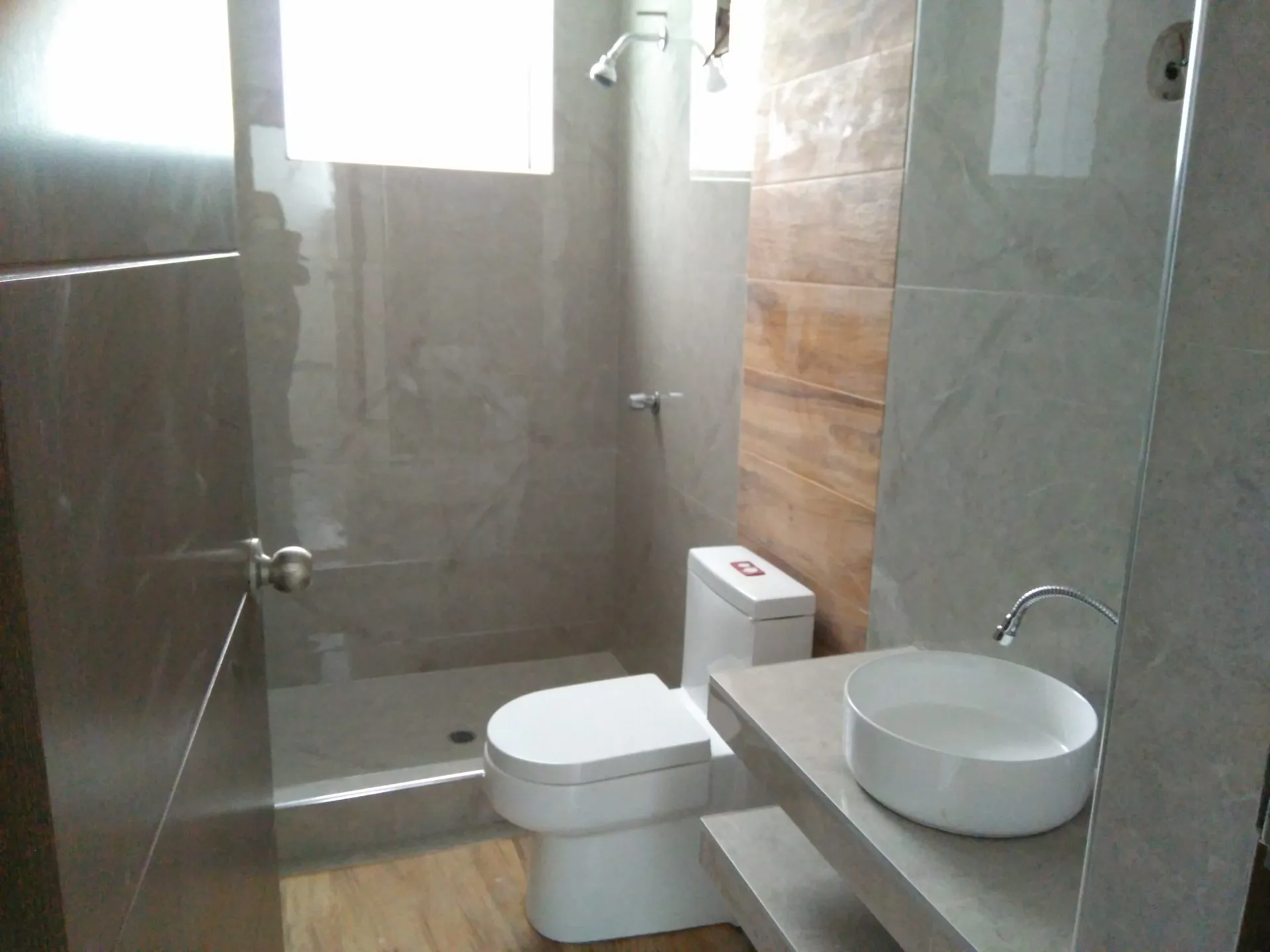 LINCE ALQUILO BONITO DEPARTAMENTO DE 90M2, EN PRIMER PISO - 2,250 SOLES (zona parque Castilla, límite con San Isidro)  (Sra. Juana:913-438-678-Whatsapp) — foto 3